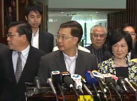 立法會卅多名建制派議員聯署致函主席曾鈺成，要求曾鈺成從整體社會利益眼，終止4名議員的拉布行動。