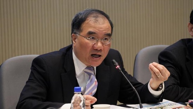 運輸及房屋局副局長丘誠武上周五表示,考慮重新發牌以遏止炒風。