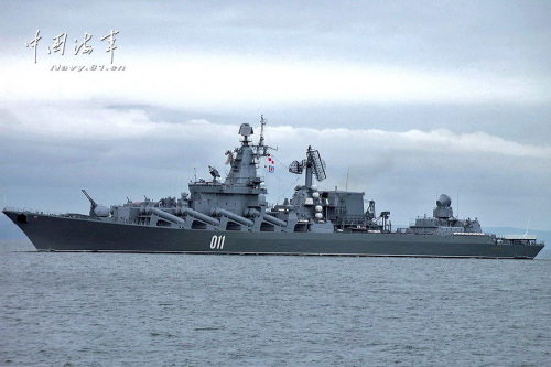 將於5日舉行的中俄“海上聯合—2013”軍事演習中,俄羅斯太平洋艦隊主力艦艇悉數出動,包括太平洋艦隊旗艦瓦良格號巡洋艦、維諾格拉多夫海軍上將號大型反潛艦、快速號導彈驅逐艦、毒蜘蛛級導彈快艇和基洛級常規潛艇等,共計12艘。圖為瓦良格號巡洋艦。