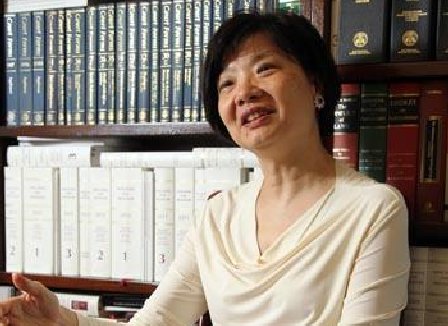 公民黨主席余若薇批評,特首梁振英的「心地有問題」,把當前社會原本已經緊張的情況進一步推向火爆場面。