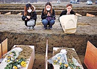一般屍體可土葬,但假如是輻射屍,土葬只會污染泥土,造成更大生態後患。