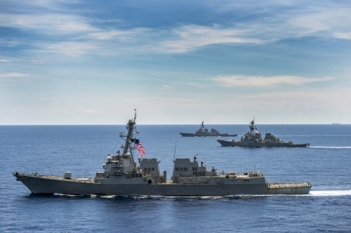 美軍艦隊近期“光顧”南海，對中國施壓