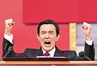 馬英九致辭時,為中華民國百年揮拳歡呼。