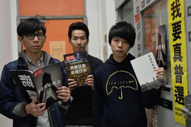 學苑前副總編輯王俊杰（右）。