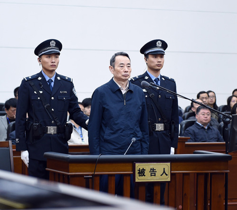 4月13日,湖北省漢江中級人民法院一審依法公開開庭審理被告人蔣潔敏被控受賄、鉅額財產來源不明、國有公司人員濫用職權一案,湖北省人民檢察院漢江分院派員出庭支持公訴,蔣潔敏及其辯護人到庭參加訴訟。(新華社)