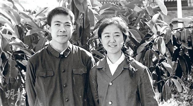 薄熙來和李丹宇早年的合影,日期不詳。他們在文化大革命末期(1975年)相戀。