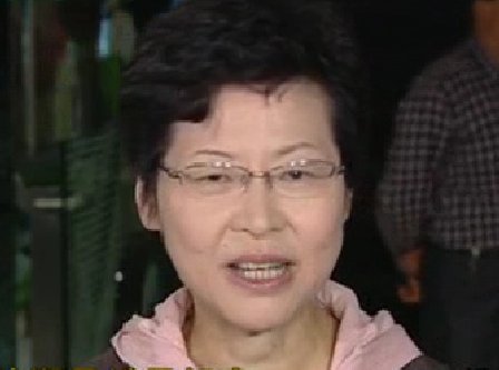 政務司長林鄭月娥表示，長者生活津貼是扶貧措施，不能貿然改成全民退保措施，否則會令很多人失望。