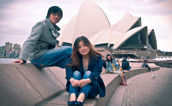 李延刚（音）和妻子王璐（音）去年从北京移民到澳大利亚悉尼，他们说，在中国没有安全感。