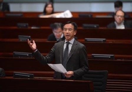 自由黨榮譽主席田北俊上月在立法會答問大會上,質疑特首梁振英的行政長官職位「是小小的騙回來做的」