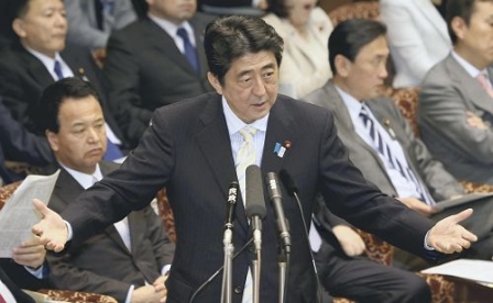 安倍在國會回應議員詢問時說，「我們會採取果斷行動，打擊任何進入領海和登島的企圖。」